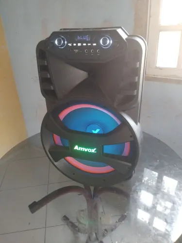 Estou vendendo uma caixa de som