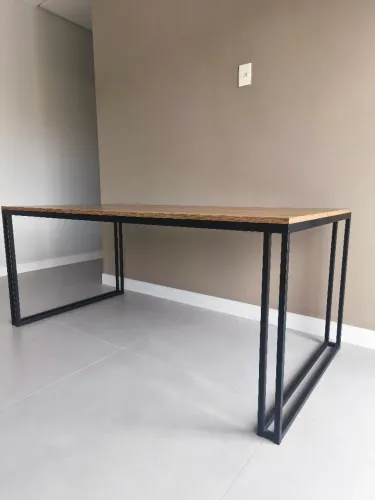 Mesa de jantar estilo industrial