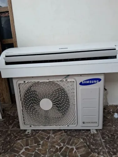 Split inverter 18btus semi novo.