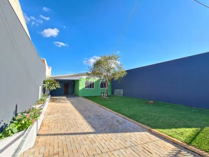 Casa mista disponível para locação no bairro Neva em Cascavel - Paraná.