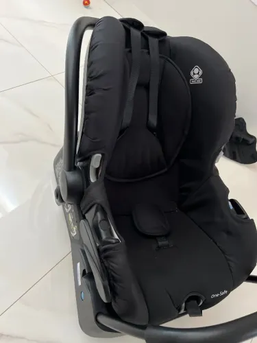Carrinho de Bebê com Base e Bebê Conforto Safety 