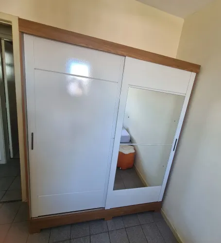 Vende - se Guarda-roupa