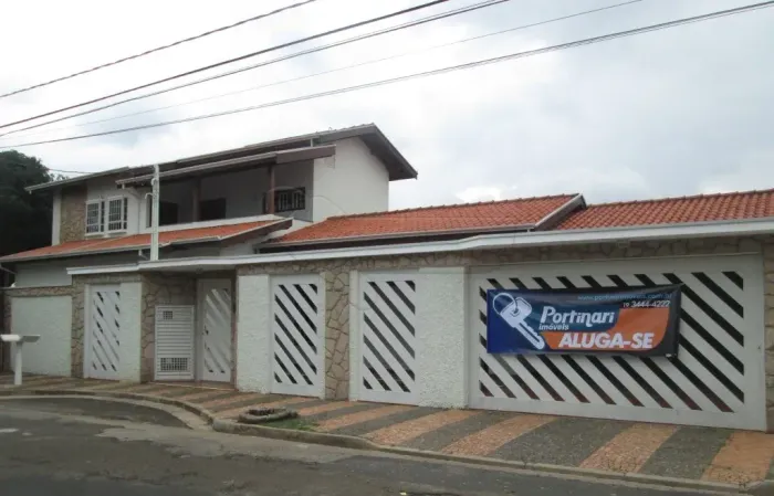 Casa com 03 Quartos, sendo 01 Suíte com Hidromassagem no Condomínio Parque Egisto Ragazzo