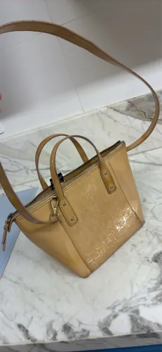 Bolsa Victor Hugo original verniz cor bege com alça