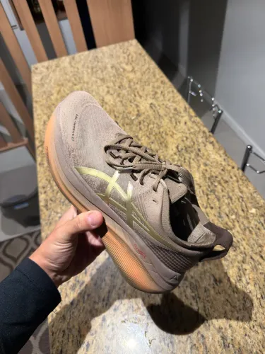 Tenis nimbus 27 luxe