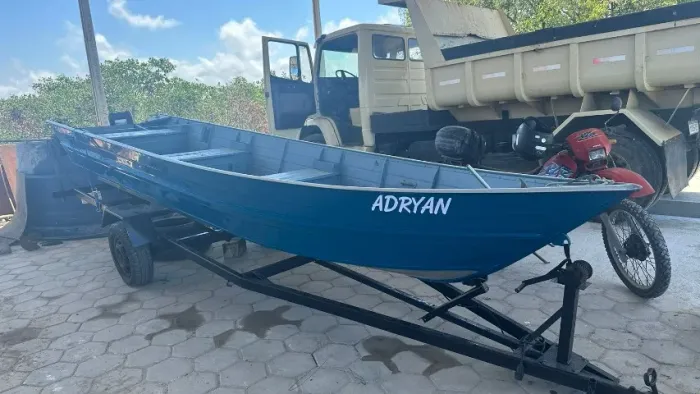 Vende-se lancha de aluminio