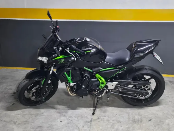 Vendo moto - kawasaki Z650/2025