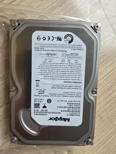 HD Sata Maxtor 250GB.