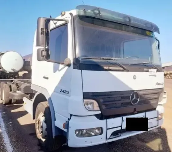 Mb Atego 2425 6x2 ano 2012 
