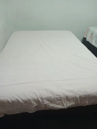 Vende se cama box de casal semi nova