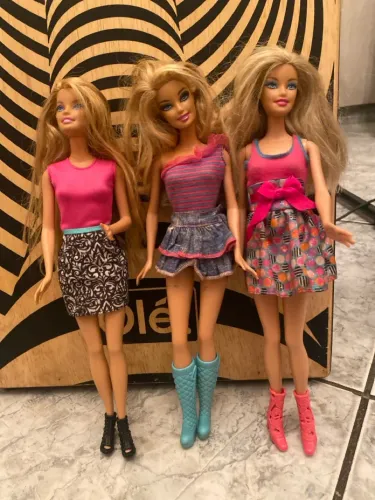 3 Barbies