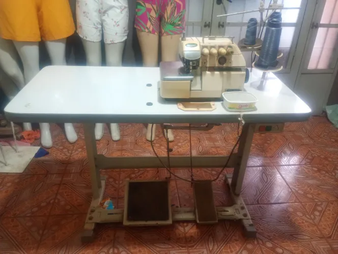 Máquina de costura interlok