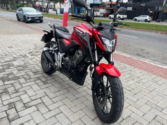 Honda CB 300f ano 2023 com 15 mil km rodados ! moto zerada !