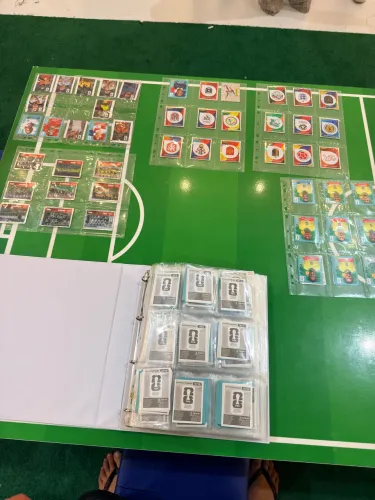 Lote com mais de 3.000 figurinhas da copa do mundo 2026