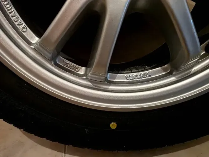 Uma roda original toyota prius nova sem uso