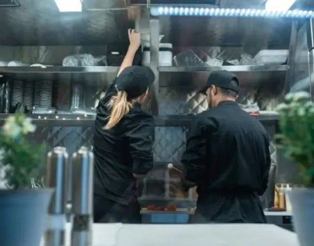 Auxiliar de cozinha 