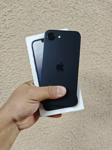 iPhone 16e