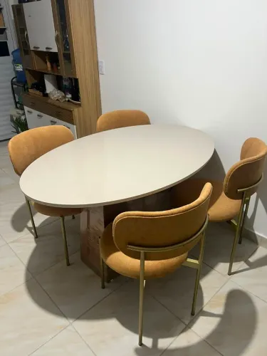 Mesa de Jantar Oval Luxo com Vidro Laqueado