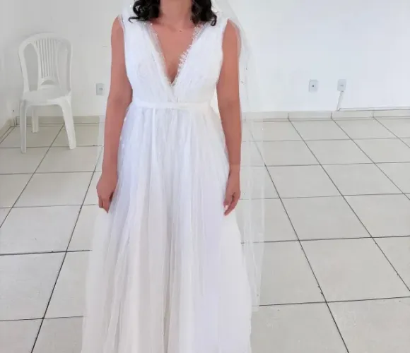 Vestido de noiva disponível para venda. 
