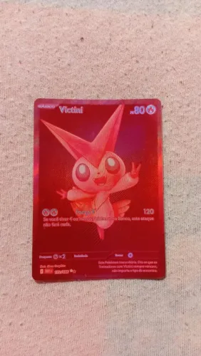 Carta de pokemom victini monocromático