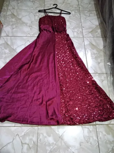 Vendo vestido vermelho usado de festa, está em ótimo estado 