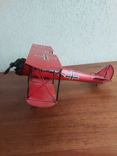 miniatura decorativa estilo aviação militar antiga?.