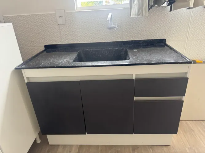 Balcão de Cozinha com Pia C/ Bancada cor Granito Preto MDF E Movél Branco Armário MDF