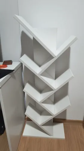 Armário para livros usado - compacto e estilizado