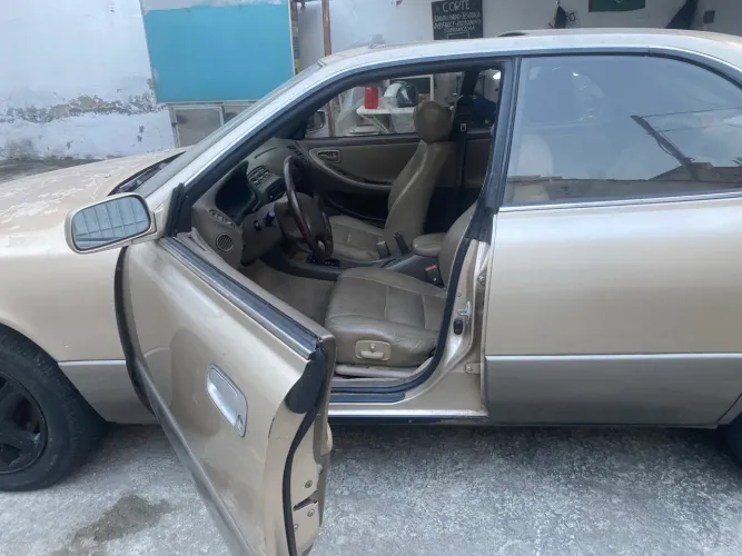 Lexus ES-300 3 1995