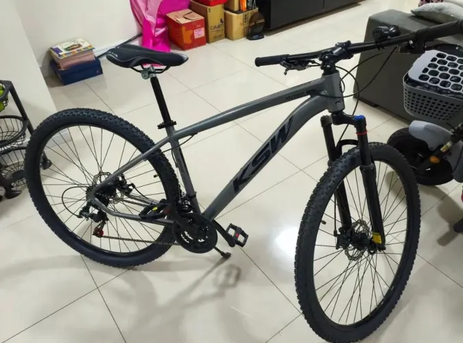 BICICLETA KSW XLT ARO 29 21V SHIMANO FREIO A DISCO QUADRO 17 CINZA