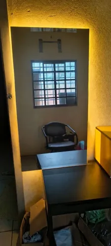 Espelho grande com LEDs ideal para salão de beleza ou penteadeira
