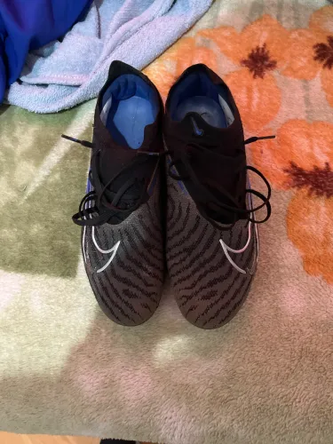 Chuteira Nike nova