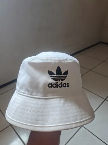 BUCKET ADIDAS CHAPÉU 