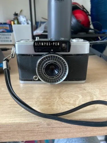Câmera analógica Olympus Pen em perfeito funcionamento