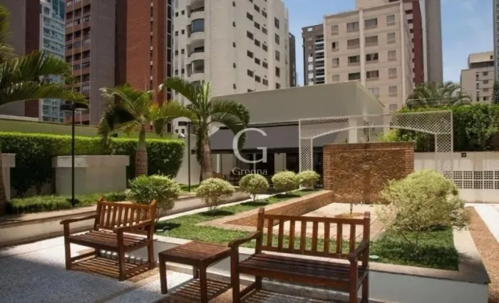Apartamento para locação com 165m² em Moema