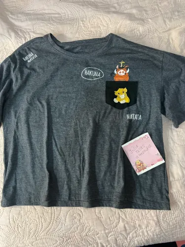 Camisetas de personagens Stitch Simpsons Urso sem curso Rei leão Disney Toy Story