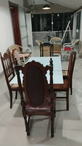 Mesa com cadeiras