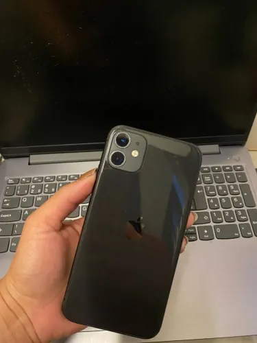 Vendo iPhone 11 preto funcionando perfeitamente 