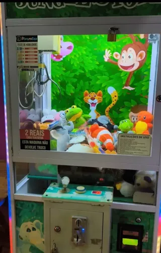 Vendo Máquina de pelúcia (renda extra)