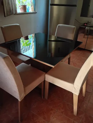 Vendo mesa com 4 cadeiras em excelente estado
