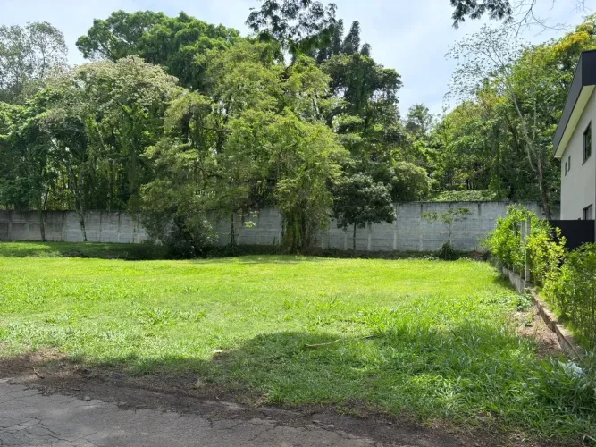 TERRENO DE ALTO PADRÃO NO CONDOMÍNIO TERRAS DE SANTA CLARA JACAREÍ/SP