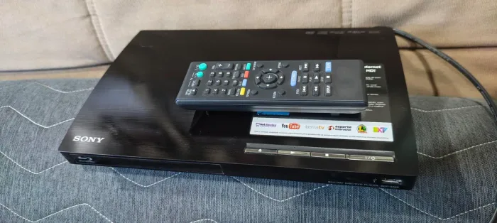 Blu-ray player Sony com controle