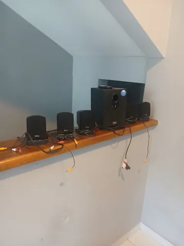 Home Theater Philco com 5 caixas e contole remoto em otimo estado.