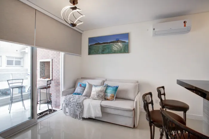 Apartamento perfeito, mobiliado na praia (anual).