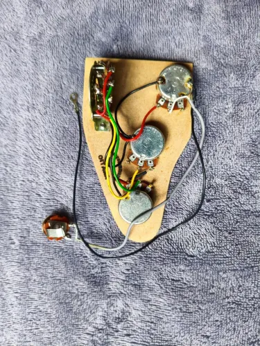 Elétrica fender standad SSS