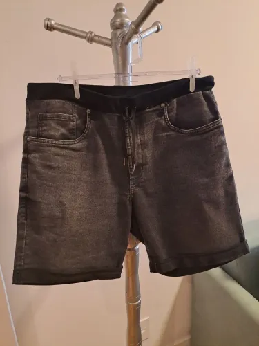 Bermuda Jeans preta