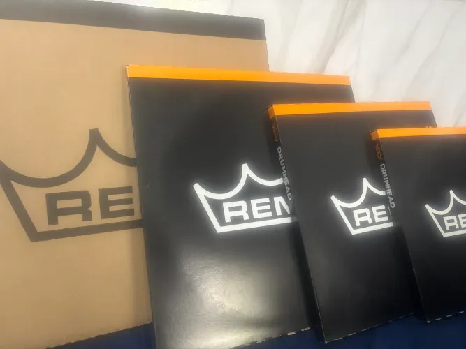 Peles de bateria Remo Porosa Pinstripe. 18,16,14,12