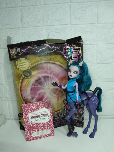 Boneca monster high avea trotter (defeito ler descrição)