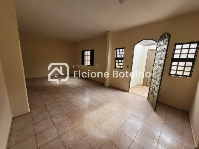 Casa para aluguel, 5 quartos, 1 suíte, 4 vagas, CUSTODIO PEREIRA - Uberlândia/MG