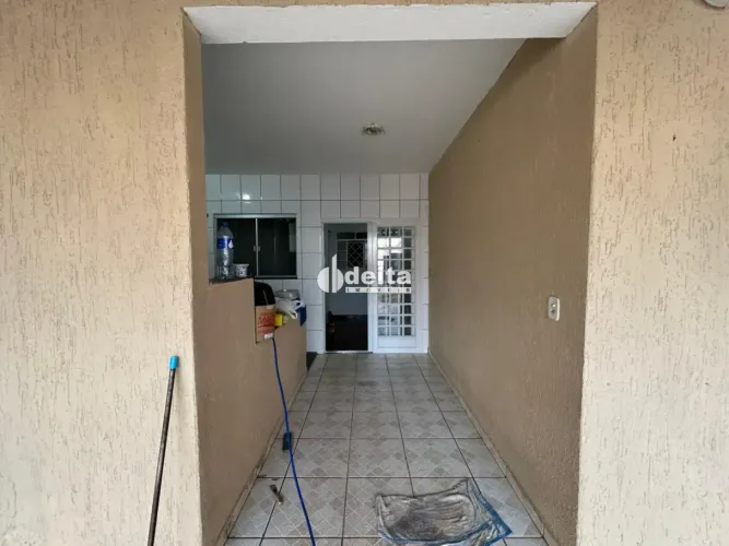 Casa residencial com 3 quartos disponível para Venda no Bairro Planalto em Uberlândia - MG